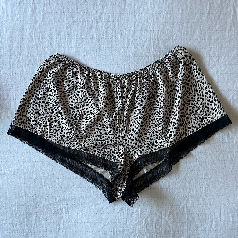 Victoria's Secret Leopard Print Underwear with Black Lace Size XS NWT
